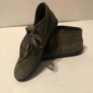 Vintage Keds Essential size 5 1/2 m. Chukka suede leather boots, ribbon tie up
